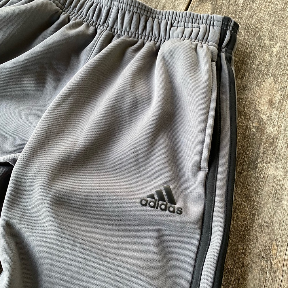 Adidas joggers sweatpants boys 10-12 excellent used condition